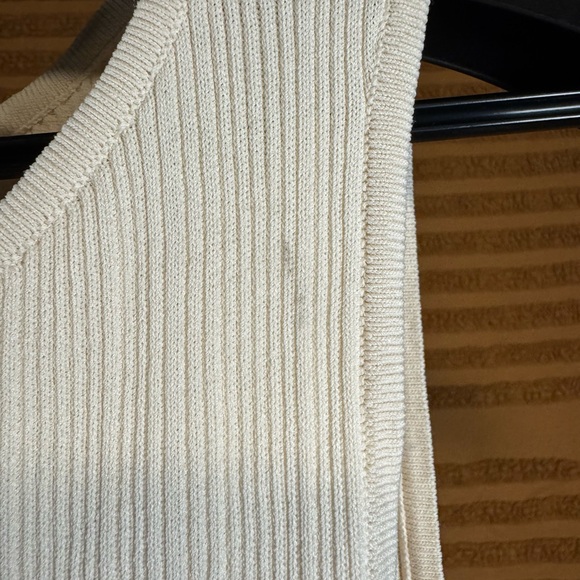 Christian Lacroix NWT Women’s Cream Crop Tank with Pearl Buttons Size Medium - Picture 4 of 6